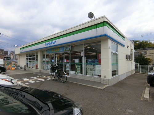 コンビニ　ファミリーマート　和泉唐国店（コンビニ）まで888m