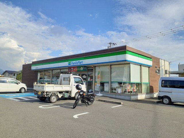 コンビニ　ファミリーマート岩出川尻店様（コンビニ）まで650m