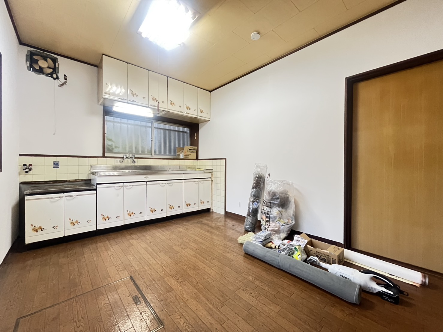 塩屋町字南谷戸建の居間写真