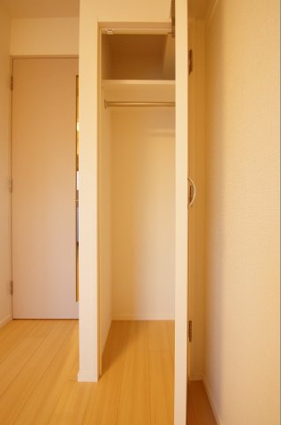 収納　ハンガーポール付のクローゼット