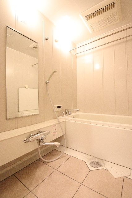 バス・シャワールーム　※他のお部屋の参考写真です