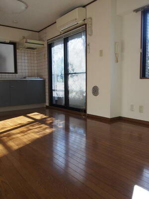 メイプル南烏山の居間写真