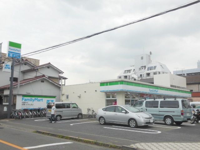 コンビニ　ファミリーマート（コンビニ）まで350m