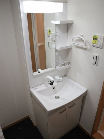 洗面設備　生活に欠かせない独立洗面台です