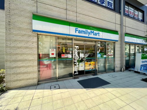 コンビニ　ファミリーマート 黄金町駅北店（コンビニ）まで14m