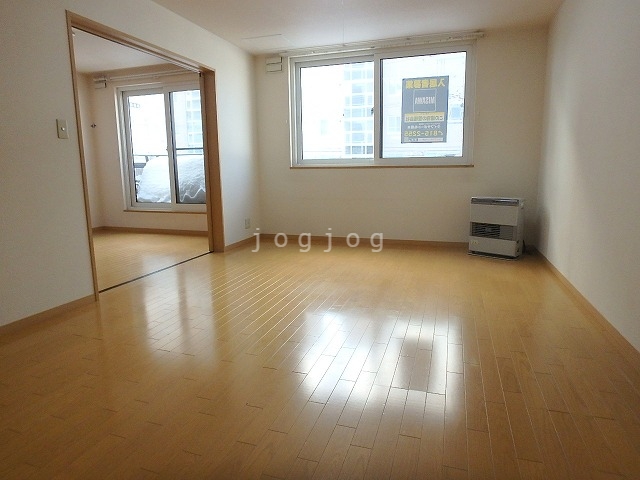 居室・リビング　広々としたお部屋。