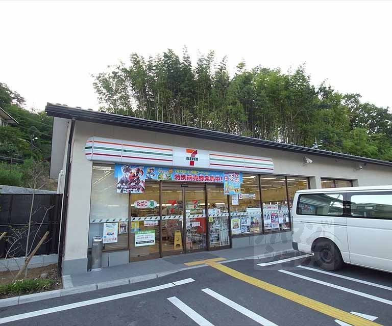 コンビニ　セブンイレブン京都静市店（コンビニ）まで445m