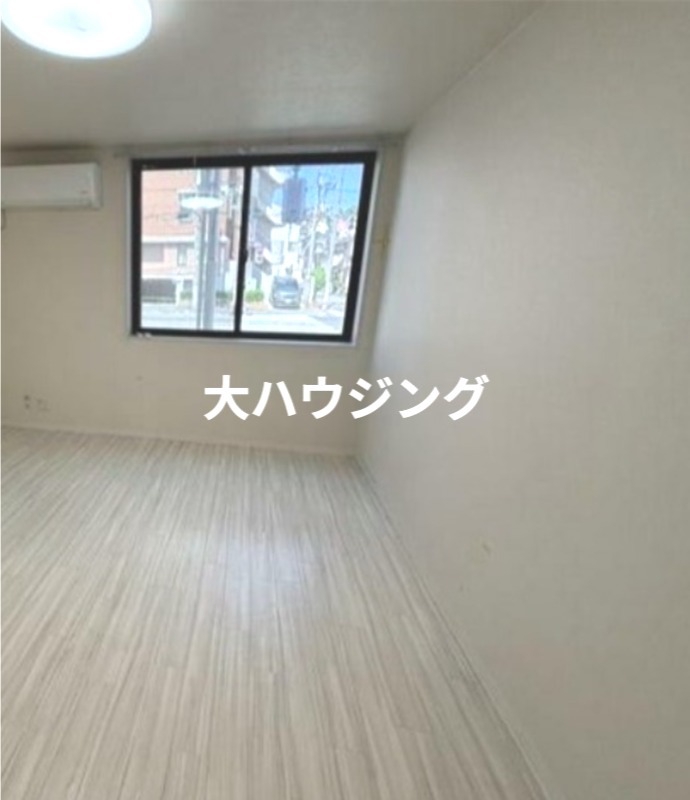 レピュア大森レジデンスの居間写真