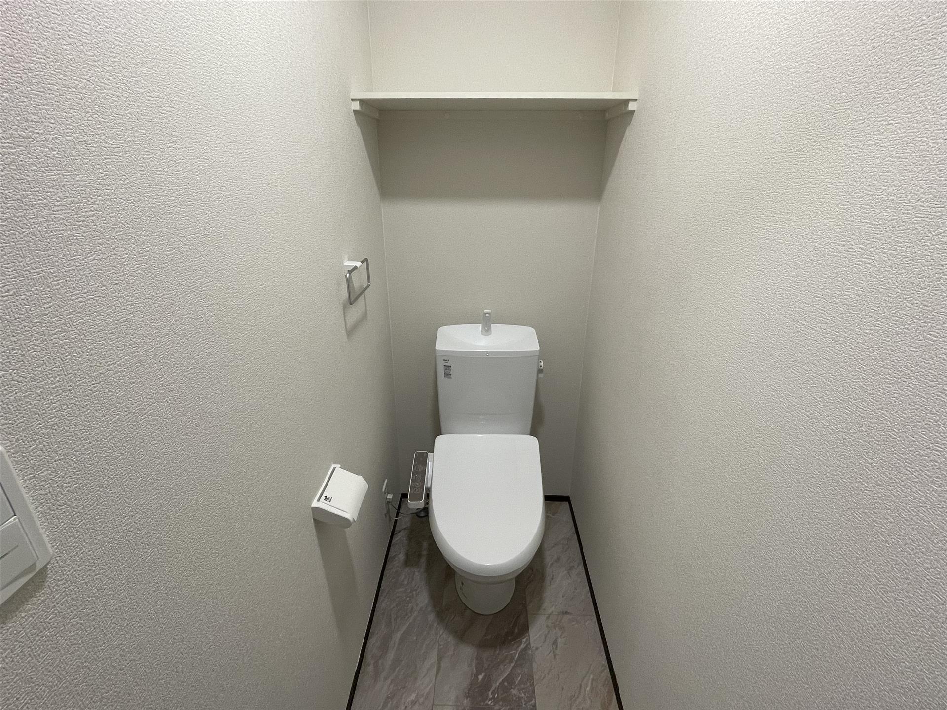 ＪＲ奥羽本線 羽前千歳駅 徒歩27分 3階建 築1年のトイレ写真