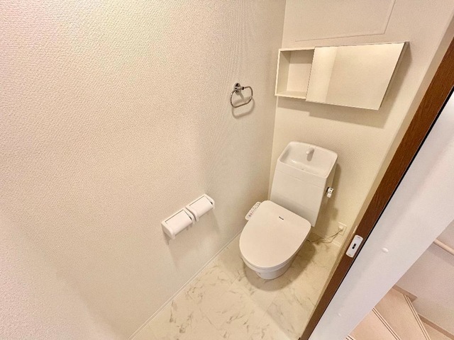 トイレ　写真は同タイプの別物件です