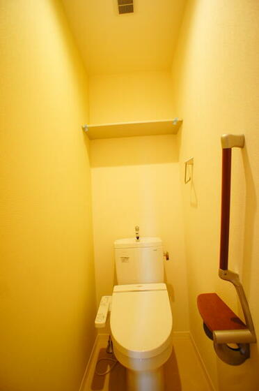 シャーメゾン三郷中央Bのトイレ写真