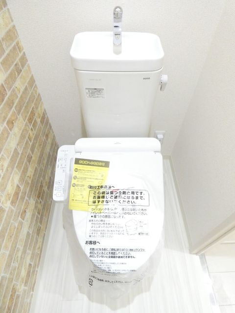 地下鉄今里筋線 だいどう豊里駅 徒歩7分 3階建 築7年のトイレ写真