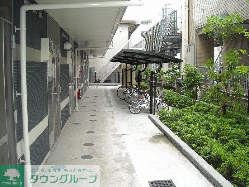 その他　屋根付き駐輪場