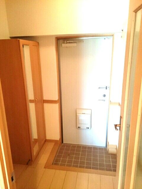 丸福マンションの玄関写真
