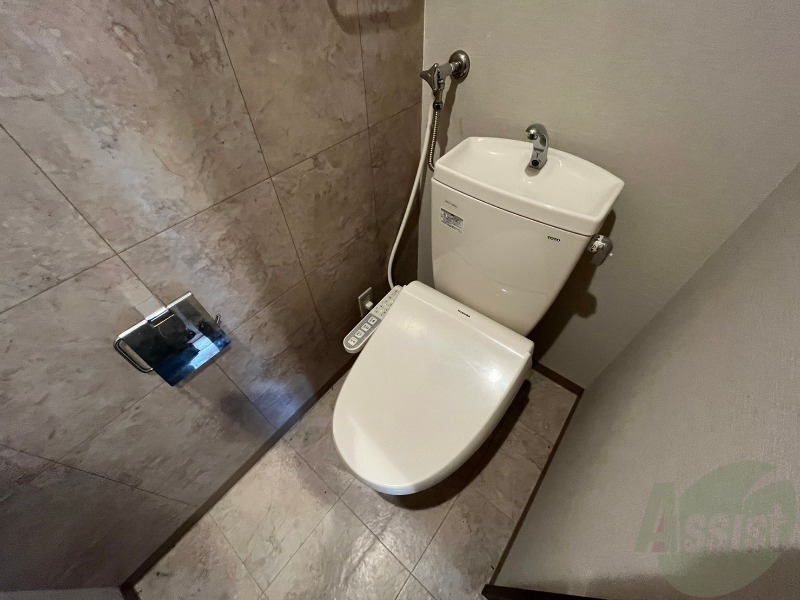 トイレ　ウォシュレット機能がついたトイレ。安心して使用できますね。