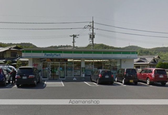 コンビニ　ファミリーマート（コンビニ）まで479m
