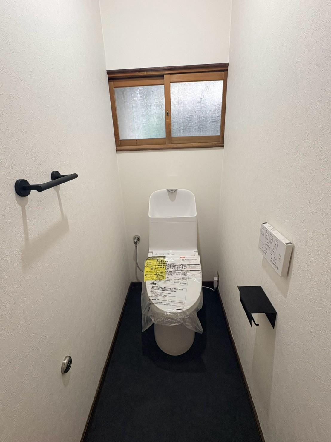 トイレ　温水洗浄便座付き！お掃除楽々な洋式トイレです♪