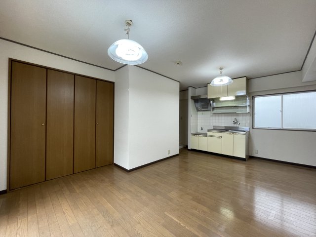 東都マンション赤坂の居間写真