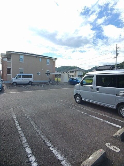 駐車場　駐車場