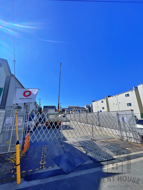 駐車場　外観（建設中）