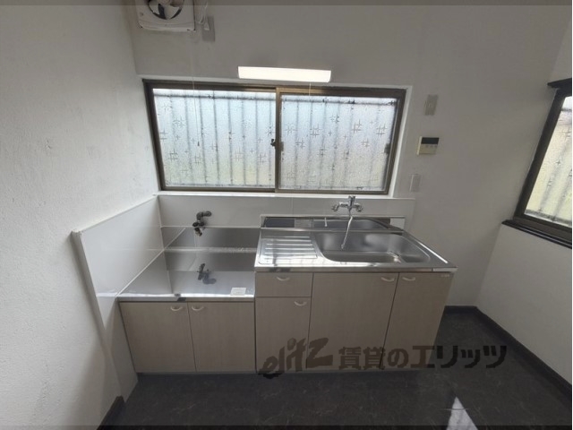 近鉄橿原線 新ノ口駅 徒歩9分 2階建 築48年のキッチン写真