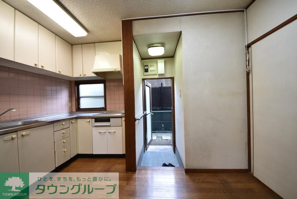 連雀町貸家の玄関写真