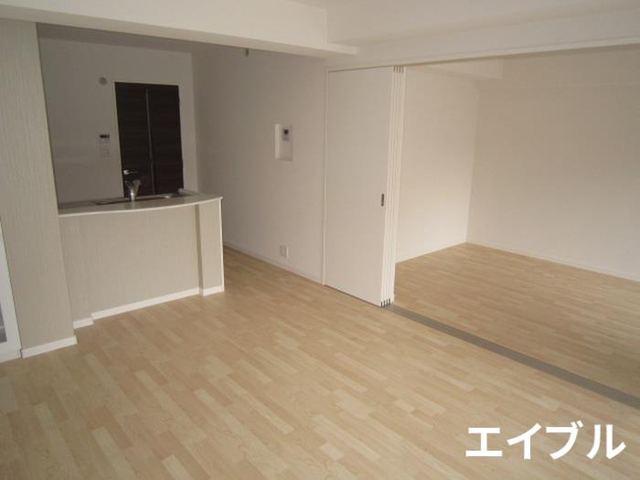 ＪＲ筑肥線 九大学研都市駅 徒歩11分 6階建 築13年の居間写真