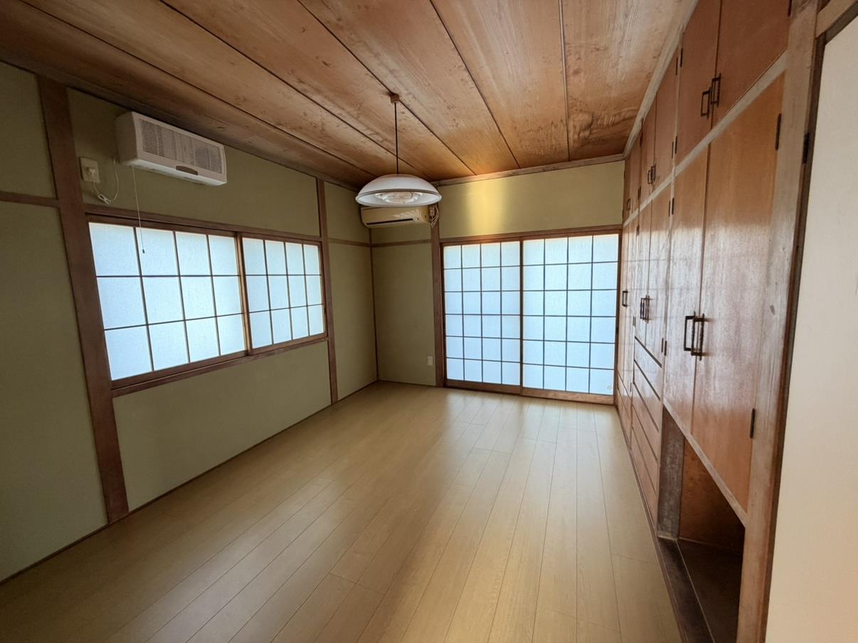 沖廣貸家の居間写真