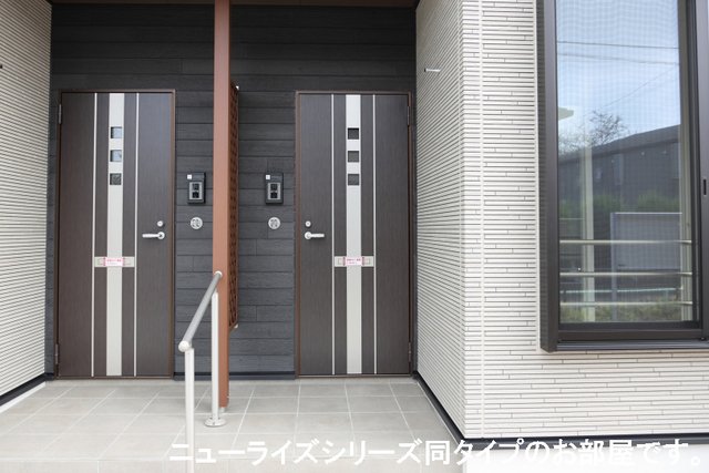 ＪＲ五日市線 東秋留駅 徒歩17分 2階建 新築の玄関写真