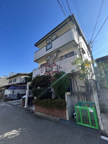 建物外観　敷地内に駐車場あります！