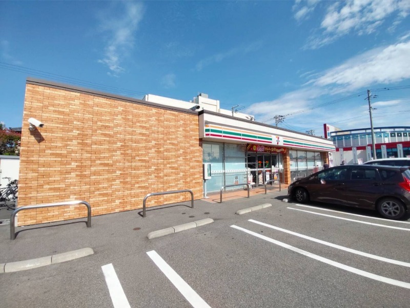 コンビニ　セブンイレブン新潟寺尾台2丁目店（コンビニ）まで311m