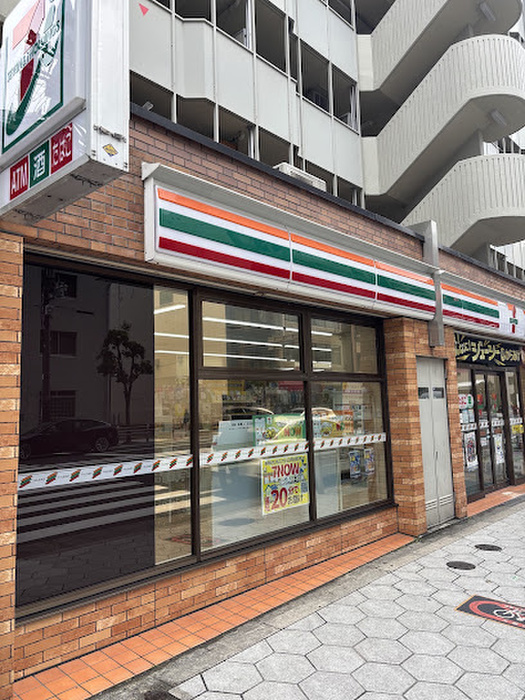 コンビニ　セブン-イレブン 大阪西本町２丁目店（コンビニ）まで60m
