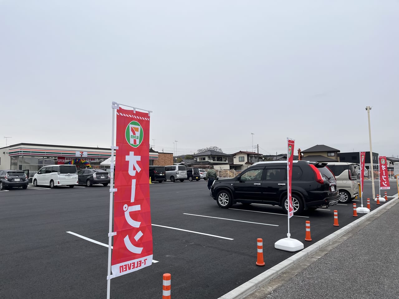 コンビニ　セブンイレブン鹿沼千渡店（コンビニ）まで737m