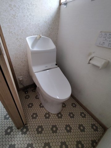 トイレ　温水洗浄機能付きのトイレです