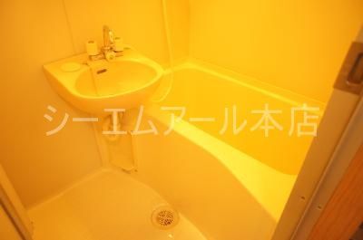 地下鉄空港線 西新駅 徒歩4分 3階建 築29年の風呂写真