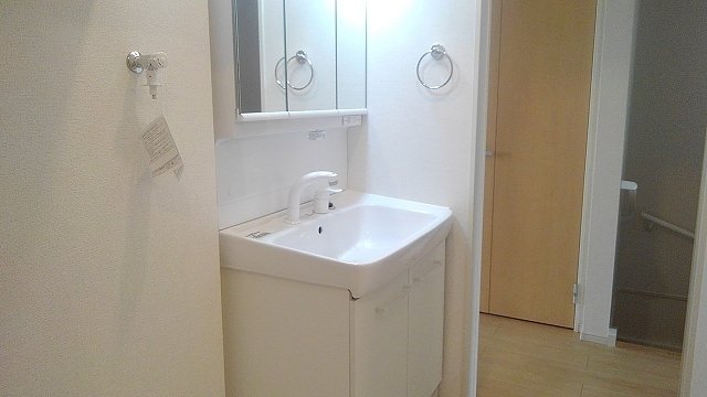 洗面設備　コンパクトで使いやすい洗面所