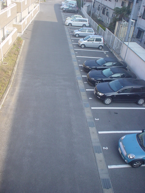 【駿東郡清水町伏見のアパートの駐車場】