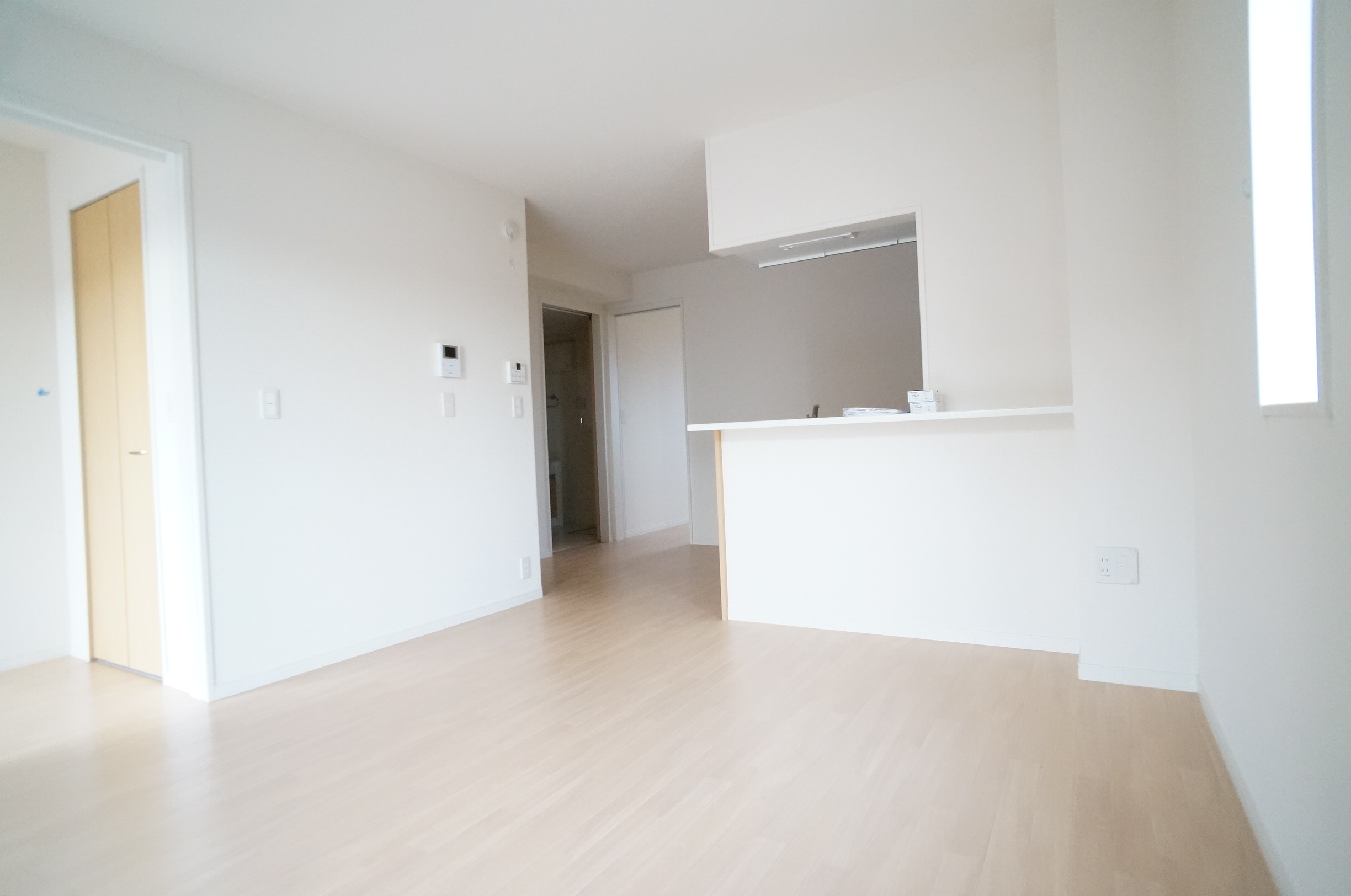 居室・リビング　側面窓はありません