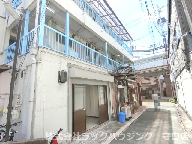 【守口市土居町のマンションの建物外観】