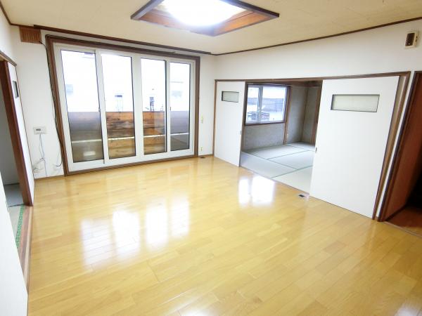 貸家 新光4丁目の居間写真