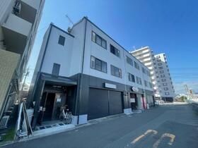 静岡市清水区千歳町のマンションの建物外観