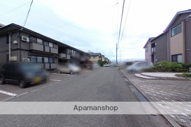 その他　前面道路（その他）まで0m