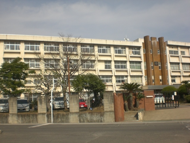 中学校　倉敷市立倉敷第一中学校（中学校）まで473m