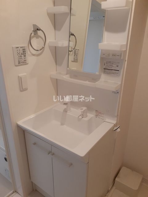 【新潟市中央区新和のアパートの洗面設備】