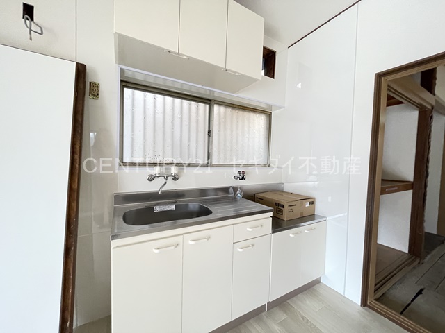 山本町北7丁目ガレージ付き戸建てのキッチン写真