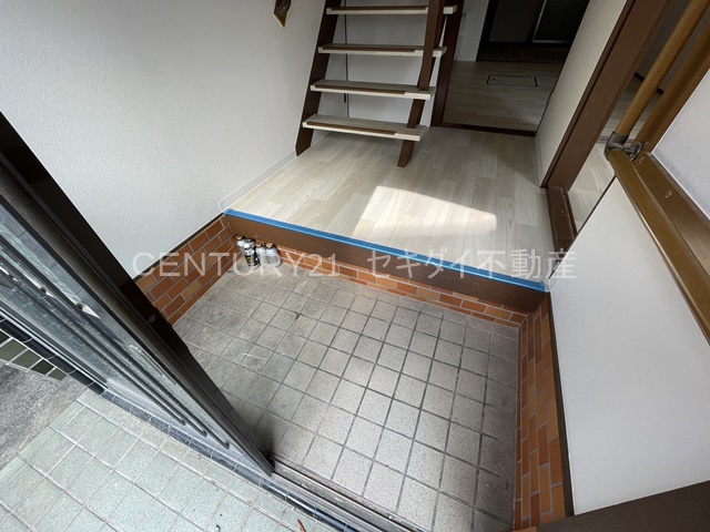 山本町北7丁目ガレージ付き戸建ての玄関写真