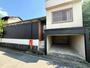 駐車場　屋根付きのガレージがあります。