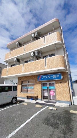 甲府市上石田のマンションの建物外観