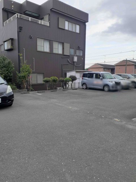 【豊川市御油町のアパートの駐車場】