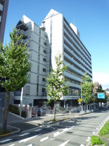 吹田市春日のマンションの建物外観